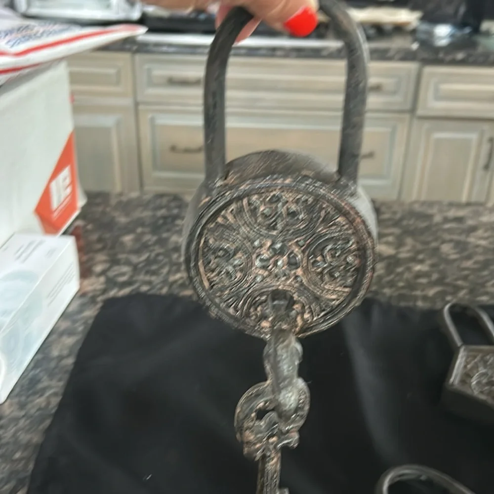 VINTAGE CAST IROBN PADLOCK WITH KEYS WALL DECOR/ HANGING ART SET OF 3